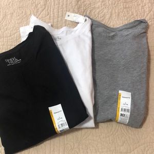 New! Bundle of 3 long-sleeve T’s